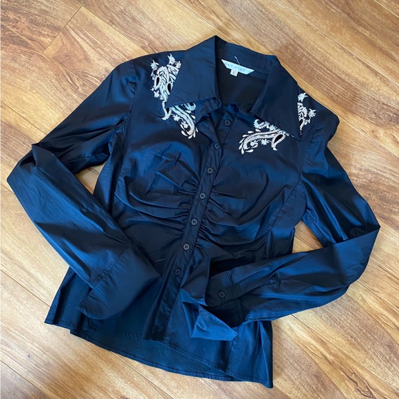Max Studio Tops - 🖤 Pretty Black Embroidered Button-Down